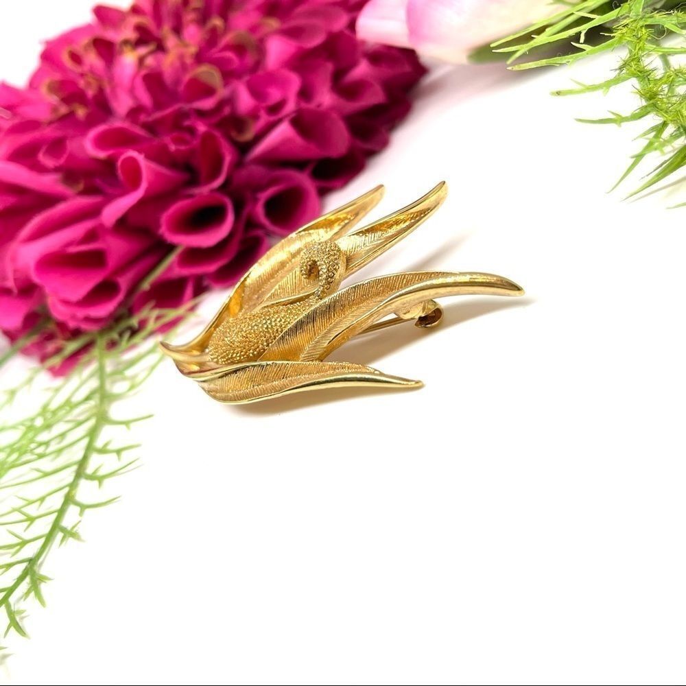 VINTAGE⚜️RARE MONET Wheat Brushed Golden Brooch - Picture 4 of 9